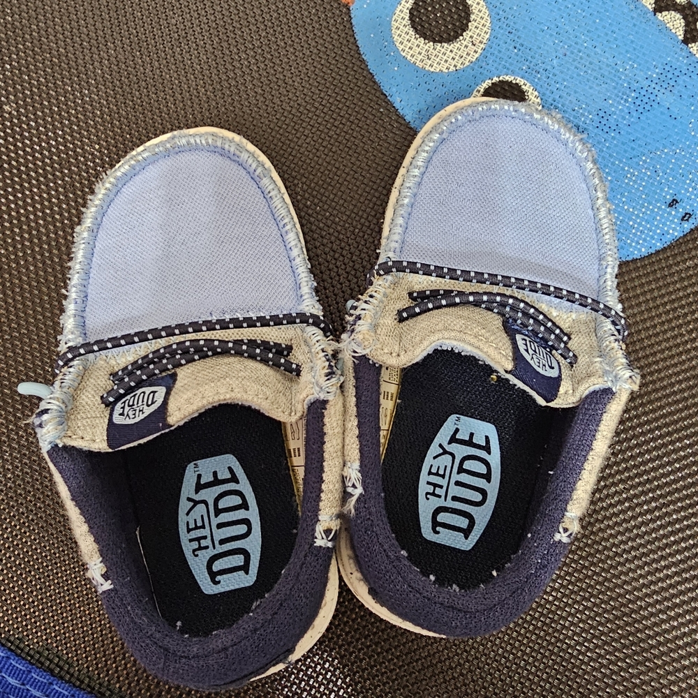 Toddler 6 hey dudes